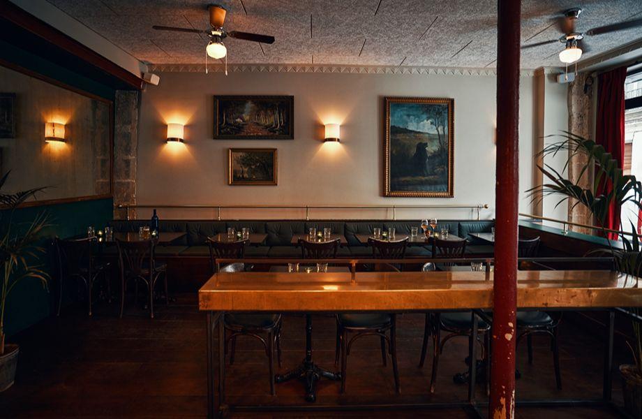 The Cambridge Public House, Paris